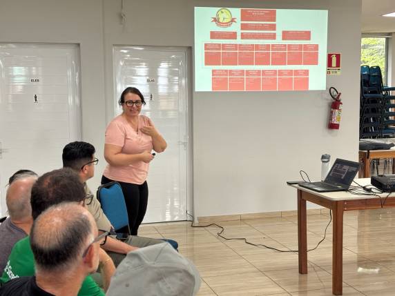 Durante a reunião, cada comissão teve a oportunidade de apresentar o andamento dos seus trabalhos