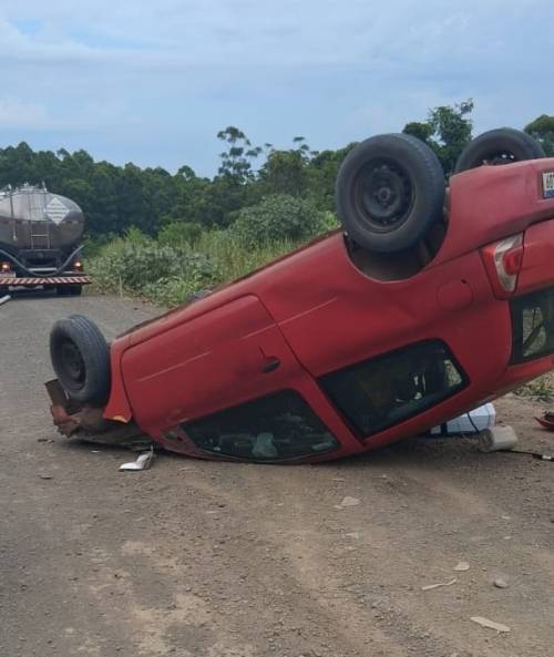 Veículo saiu da pista em trecho em obras entre Esquina Uruguai e Bela Vista; não houve feridos graves.