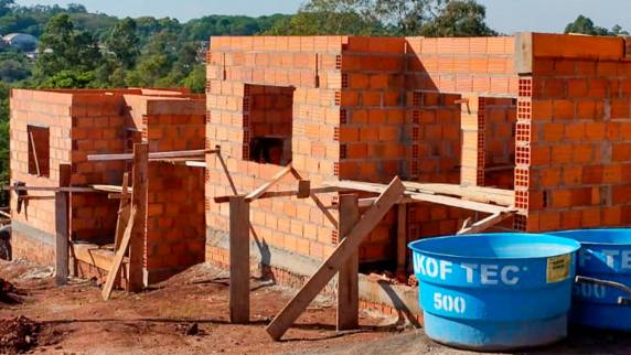 Conforme deliberado em ata, foram chamados 19 novos suplentes, sendo 03 destinados aos lotes voltados a famílias com pessoas com deficiência