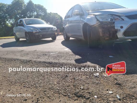 Colisão ocorreu na manhã desta sexta-feira (06) no entroncamento de saída para Horizontina; duas pessoas foram levadas ao hospital