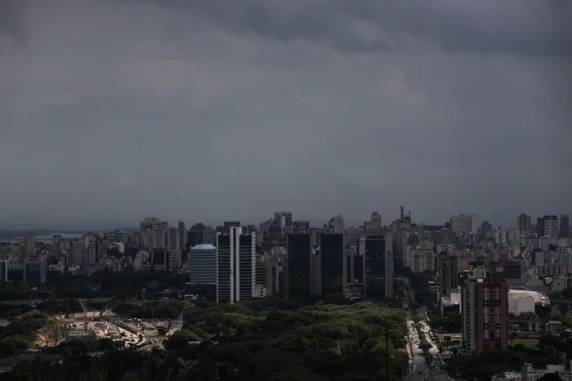 Instabilidade deve se concentrar sobre a metade norte do Estado no sábado (7). Tempo volta a abrir no domingo (8), embora pancadas de chuva sejam esperadas em algumas regiões