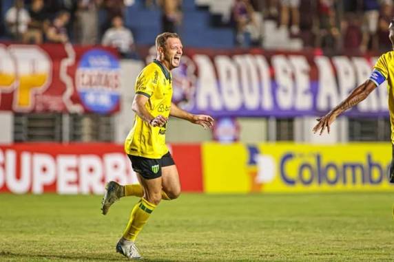 Time de Erechim fez 2 a 0 em 20 minutos, controlou o jogo e agora espera a definição do adversário na próxima fase