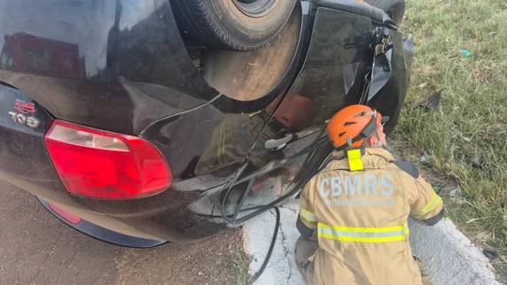 Colisão frontal entre carro e caminhonete ocorreu na manhã deste sábado, próximo a Capão Grande, no sentido Vacaria