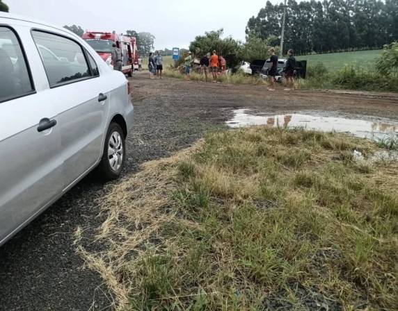 Acidente envolvendo Vectra e CrossFox ocorreu próximo à Cotriel, em Granja do Silêncio; motorista ficou preso às ferragens e não resistiu aos ferimentos.
