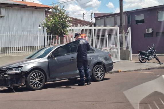 Acidente ocorreu no início da tarde desta segunda-feira no bairro Morada do Sol; vítima foi encaminhada ao hospital
