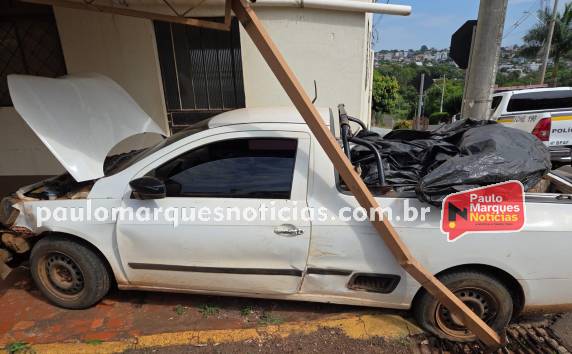 Homem de 54 anos foi socorrido pelos Bombeiros após colisão no bairro Seminário