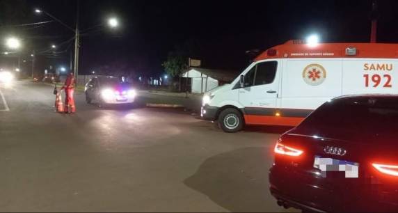 Acidente ocorreu na Avenida Itapiranga e deixou motociclista ferida, que foi encaminhada ao hospital