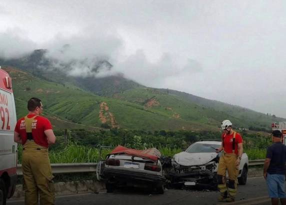 Colisão frontal na manhã de Carnaval teve apenas uma criança sobrevivente; vítima foi socorrida com vida