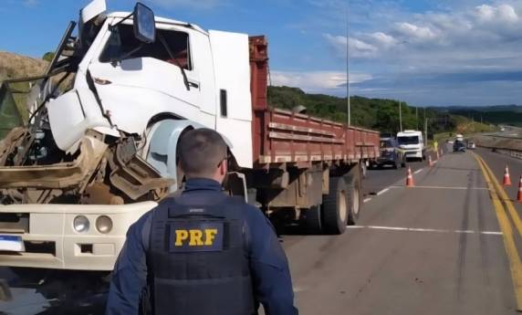 Acidente ocorreu nas proximidades da praça de pedágio e não causou bloqueio significativo no trânsito