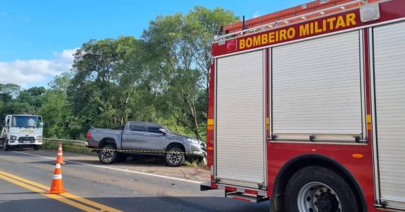 Acidente ocorreu no km 233 e deixou outras três pessoas feridas, uma delas em estado que inspira cuidados