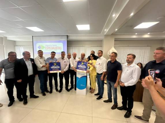 Equipamento destinado à Oncologia foi viabilizado por articulação do deputado Elvino Bohn Gass e integra o Programa Agora Tem Especialistas, fortalecendo os serviços de alta complexidade na região.