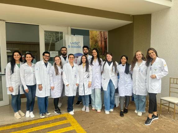 Ampliação do programa prevê 51 vagas em cinco áreas estratégicas, com início em março de 2026 e bolsas custeadas pelo Governo Federal.