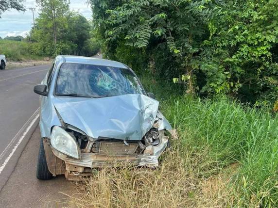 Colisão ocorreu na tarde desta terça-feira (24), próximo à entrada da linha São José; vítima foi encaminhada ao hospital