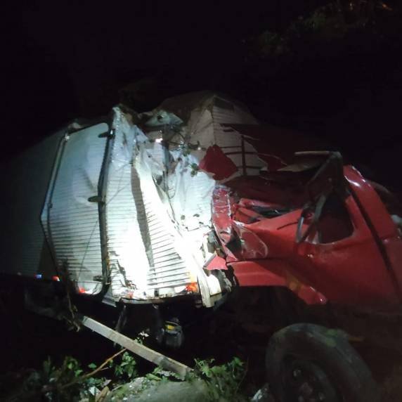 Motorista de 66 anos sofreu ferimentos leves após perder o controle do veículo no km 146 da rodovia