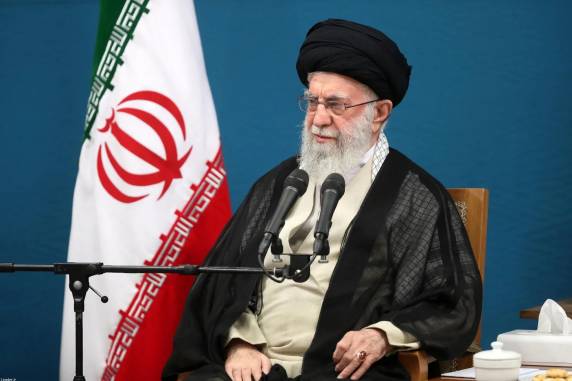 Ataque dos EUA e de Israel neste sábado também matou familiares e integrantes do governo do aiatolá