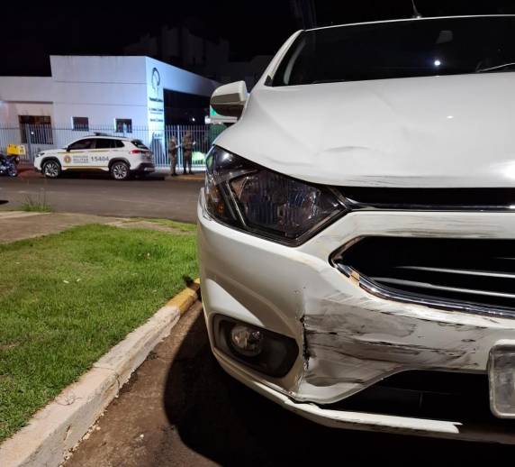 Acidente ocorreu por volta das 22h no cruzamento das ruas Dr. Pestana e São Paulo; vítima foi socorrida pelos bombeiros