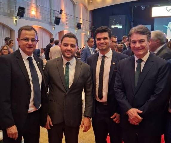 A Fenasoja 2026 prestigiou a 26ª edição do Troféu Brasil Expodireto, realizada no dia 8 de março, em Carazinho. A cerimônia homenageou lideranças, empresas e personalidades que se destacam pelo trabalho em prol do desenvolvimento do agronegócio brasileiro.