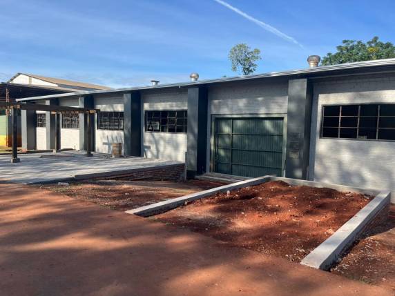 A cerca de 50 dias da realização da Fenasoja 2026, o Parque de Exposições Alfredo Leandro Carlson passa por um intenso cronograma de obras e reorganização de espaços, com investimentos que buscam qualificar a estrutura para expositores, visitantes e comunidade.