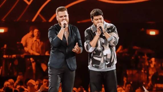 A dupla sertaneja Zé Neto e Cristiano foi confirmada como show surpresa da Fenasoja 2026 e se apresenta no dia 9 de maio na Arena Sicredi Icatu Coopera; ingressos já estão à venda e programação musical da feira reúne artistas de diversos estilos.