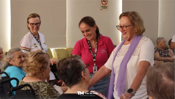 Atividade integra a programação do Mês da Mulher em Três de Maio e promove momentos de afeto e valorização no Lar dos Idosos.