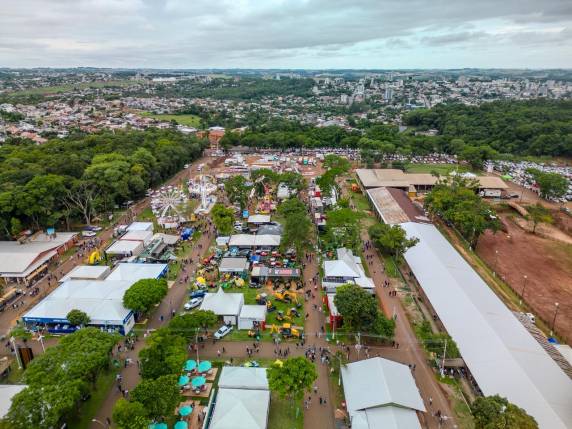 Com grande público esperado e mais de 600 expositores, feira estimula a locação temporária de imóveis e aquece a rede hoteleira de Santa Rosa e região durante o período do evento.