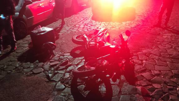 Colisão ocorreu em cruzamento da Zona Norte; vítima foi socorrida pelo SAMU e levada ao hospital