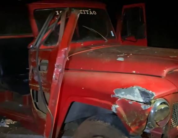 Motorista de 45 anos perdeu o controle da caminhonete durante a madrugada deste sábado (14); causas do acidente serão investigadas