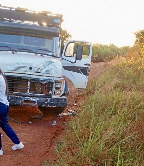 Motorista ficou inconsciente após a colisão e dois alunos também sofreram ferimentos