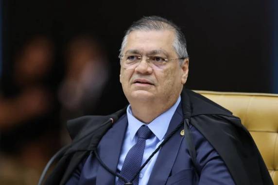 Decisão determina que punição para casos graves seja a perda do cargo, sob análise do Supremo Tribunal Federal