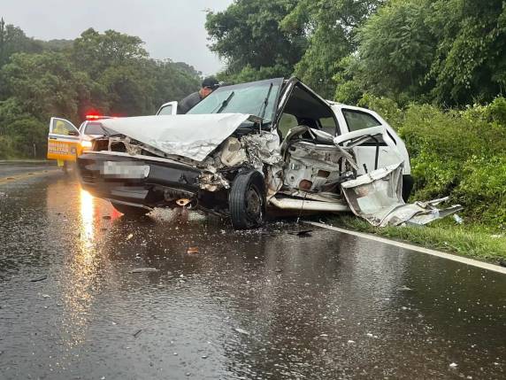 Vítima foi socorrida pelo Samu e encaminhada ao Hospital São Roque; causas da colisão ainda são desconhecidas