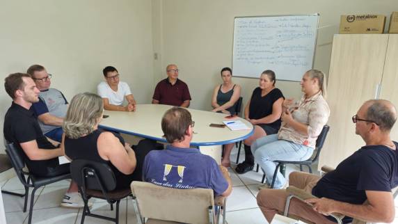 Reunião com expositores definiu alinhamentos para o evento, que acontece em junho no Ginásio São José