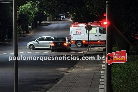 Mulher e duas crianças foram socorridas após acidente em cruzamento no bairro São Francisco