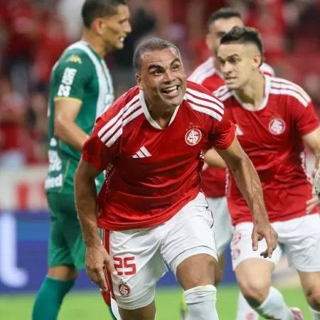 Colorado bateu catarinenses por 2 a 0 no Beira-Rio, emendando duas vitórias seguidas