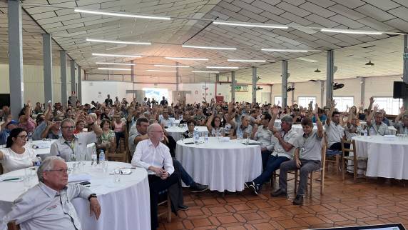 Na última sexta, 20, foi realizada a Assembleia Geral Ordinária da Certhil Distribuição e da Certhil Desenvolvimento, além de uma Assembleia Geral Extraordinária da Desenvolvimento. O evento começou às 10h, na Associação dos Funcionários da Certhil (Afucer), e reuniu mais de 340 participantes.