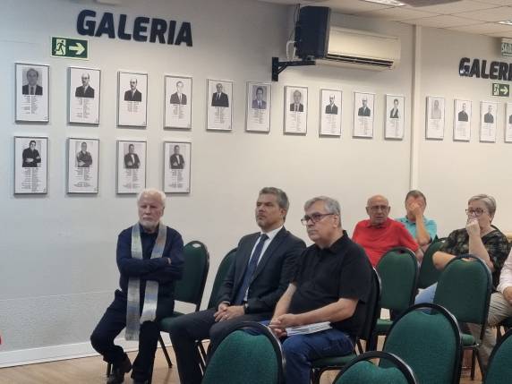 Ex-deputado federal e ex-prefeito de Itapema apresentou obras que abordam política, história, advocacia e ficção científica