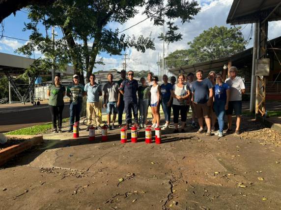 Capacitação prepara voluntários e expositores para atuar em situações de emergência durante a Fenasoja 2026, reforçando a segurança do público e das equipes envolvidas no evento.