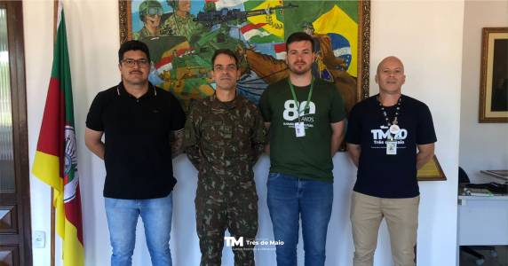A comitiva foi recebida pelo Tenente-Coronel Cléber Henrique Bernardes Simões, comandante do 19º RC Mec
