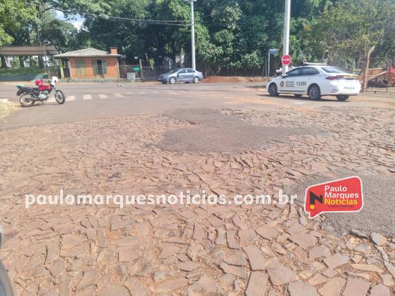Colisão ocorreu no acesso da Rodovia do Desenvolvimento com a Avenida Santa Rosa na tarde desta terça-feira (31)