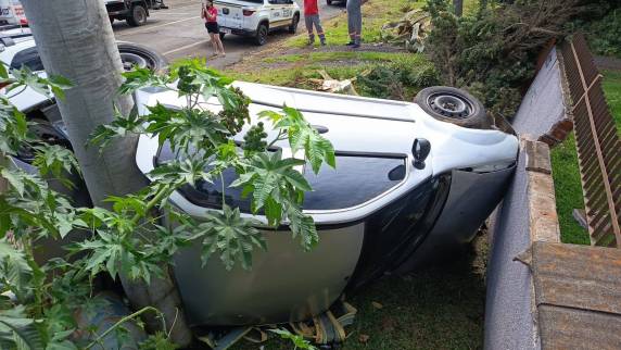 Jovem teria pegado o veículo sem autorização e perdeu o controle na Avenida Antônio Ribeiro Branco