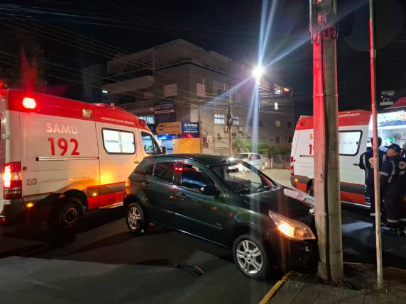 Acidente ocorreu em cruzamento movimentado e mobilizou equipes de socorro na noite de quarta-feira (1º)