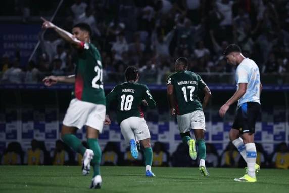 Time paulista venceu com dois gols de Marlon Freitas; Carlos Vinícius marcou para o Tricolor