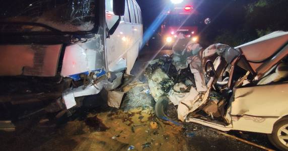 Vítima ficou presa às ferragens e teve óbito constatado no local do acidente