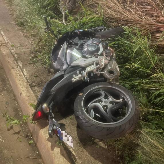 Perseguição da Brigada Militar terminou com queda de moto; homem ficou ferido e foi encaminhado ao hospital