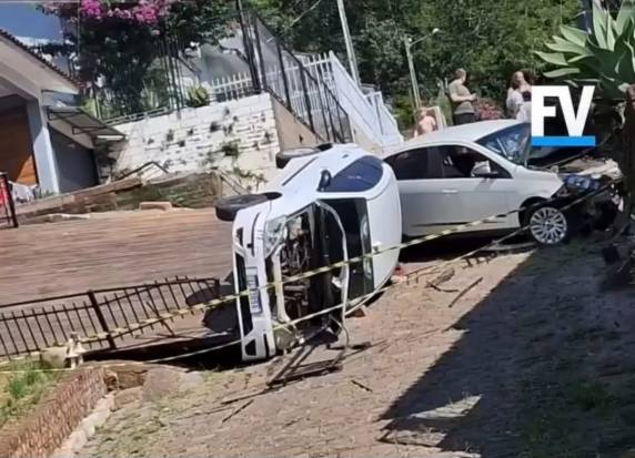 Veículos desceram desgovernados em rua íngreme; causas do acidente ainda são investigadas