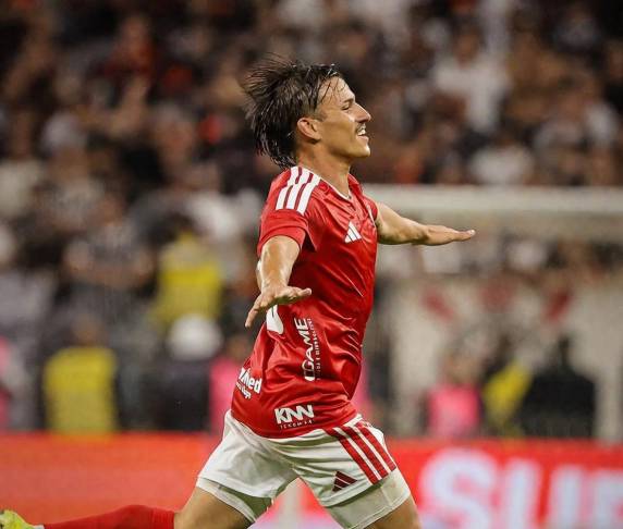 Em jogo de poucas oportunidades, lateral colorado marcou o gol que deu os três pontos para o time de Paulo Pezzolano