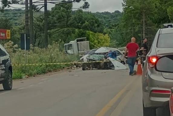O trânsito está fluindo em meia pista. A ocorrência segue em atendimento pelo Comando Rodoviário da Brigada Militar