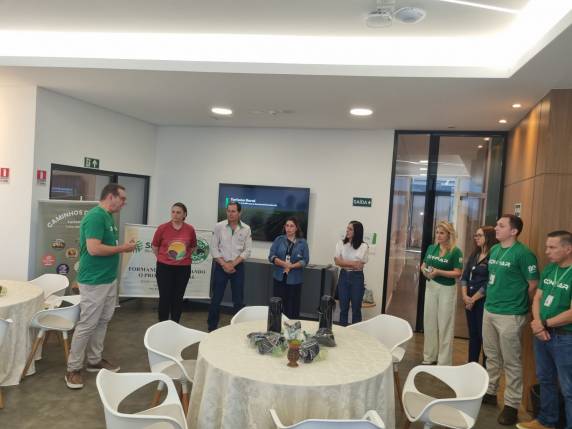 Encontro no Sicredi Confiança destacou ações e parcerias que impulsionam o turismo rural e valorizam a cultura regional em Três de Maio.