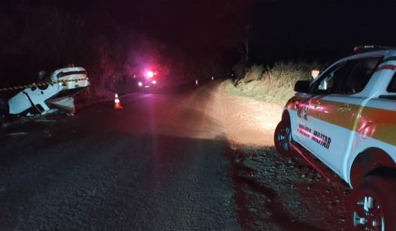 Colisão entre Saveiro e Ecosport ocorreu durante tentativa de ultrapassagem na madrugada deste sábado