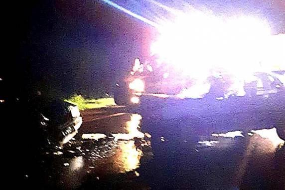 Acidente ocorreu na madrugada deste domingo (12) próximo ao Posto Santa Lúcia e mobilizou o Corpo de Bombeiros