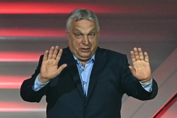 Resultados oficiais iniciais mostram o líder da oposição, Péter Magyar, dominando apuração